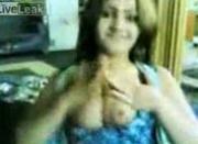 Desi girl flashing her boobs