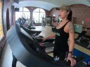 Big butt amateur Asian girlfriend sex in the room after being in the gym