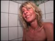 Georgous blonde bangs herself on the toilet (clip)