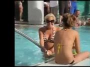 Hot young Babes fall on their sexy Asses