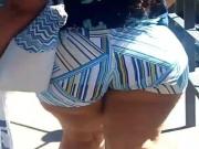 Mega butt in the street