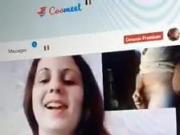 elle explose de rire en voyant ma petite bite