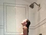 Linda magrinha tomando banho - beauty teen shower