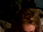 blonde tering hoer zuigt