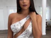 Chicas modelando vestidos 3