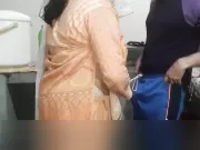 Pregnant Stepmom ko kitchen me choda - Desi Sex video