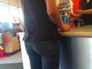 MUFFIN BUTT IN JEANS