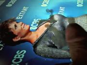 Halle Berry in sexy metallic dress cum tribute