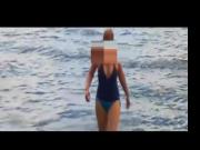 Laureen am Wasser