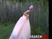 Bride on the run shows us her body in a BDSM casting