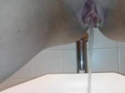 Piss in Toilette - from Web