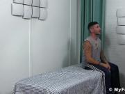 Muscular masseur has a fetish for sexy customers feet