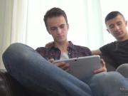 Feet worshipping twinks jerk their dicks