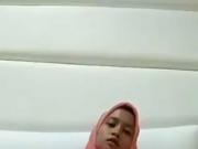 istri jilbab memek becek berair