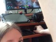 BLOWJOB WHILE PLAYING VIDEO GAME
