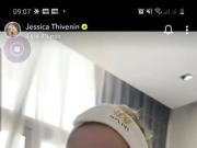 Jessica thivenin nous expose ses gros seins