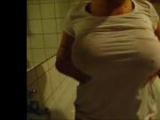 Nasses Tittenfleisch in Shirt