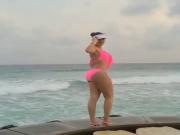 Preciosa en la playa