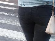 Round ass in black jeans candid