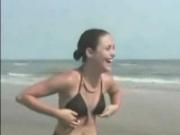 Teen naked on the beach chica se denuda en la playa