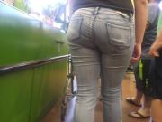 Teen donk in jeans