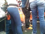 Cute Paraguayan Saleswoman in Leggings