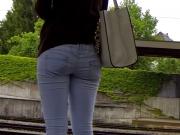 Candid - Babe With Great Ass In Jeans