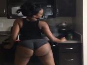 Big Round Bubble Butt twerk and shake