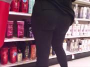 Round ass in leggings