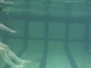 Bad quality underwater lesbian show