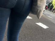 booty butt walking in barcelona