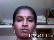 Desi aunty masturbating with carrot