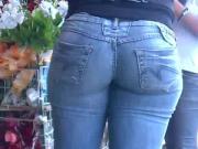 PHAT ASS IN JEANS