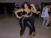 dance sexy wif in leggings