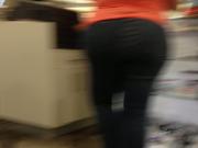 MADURITA PARANDO EL CULO