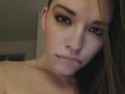 Pretty Babe Get Naked and Masturbate on Cam