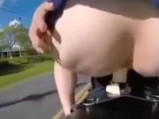 DILDO EN MOTOCICLETA