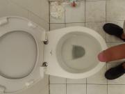 Cum in pubblic toilette 2- sborro nel bagno pubblico