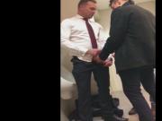 Wichsen auf Toiletten unterwegs