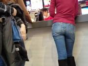 Girl with nice ass waiting meal