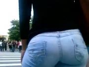 Latina culona en Jeans