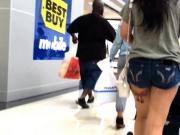 Jean Shorts Milf with a Gift