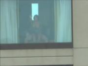 follando en la ventana del hotel