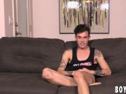 Tattooed twink Bailey Summers uses dildo during an interview