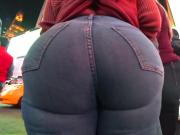 BiG booty pawg in jeans.