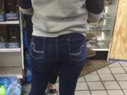 Fat booty in corner store !