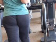 Candid Booty Arabic GILF Jiggly Booty in Gym VPL