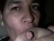 Madura chupandose sus chichotas