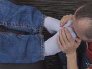 Stud gets toes sucked