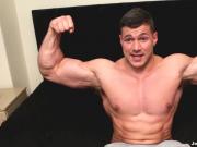 A full on muscle masturbation show